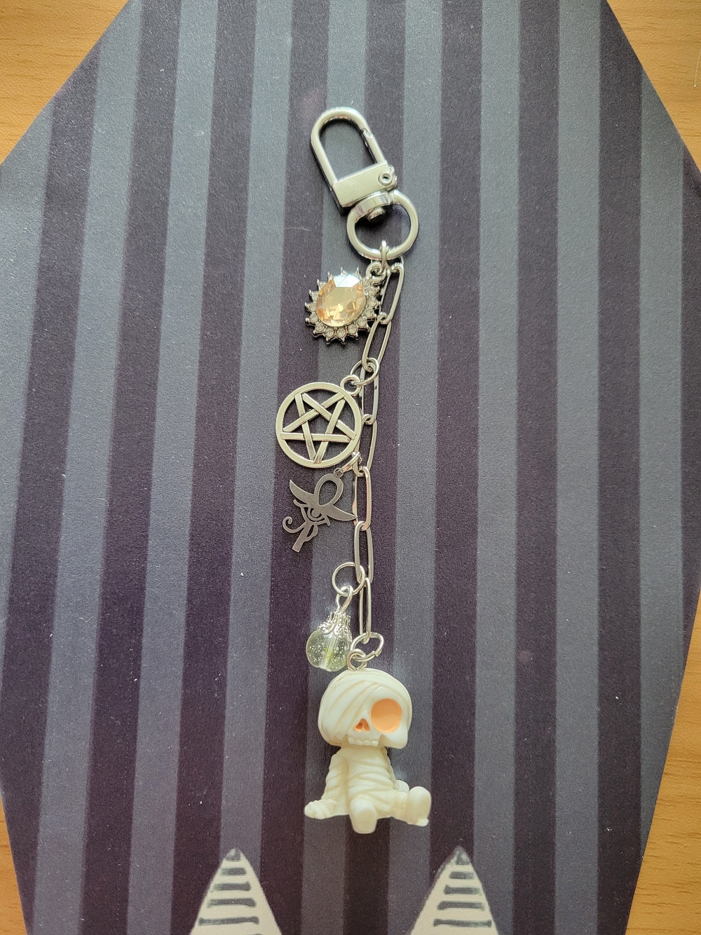 🖤NEW🖤 Skeleton Charm Keychain with Pale Cream Figure and Silver Accents